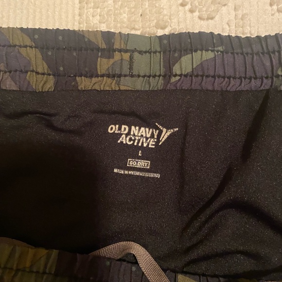 Old Navy Black and Green Athletic Shorts Lightweight Moisture-Wicking Size L - Picture 10 of 10